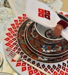 SET OF 6 HAND-EMBROIDERED NAPKINS WITH NAPKIN RINGS